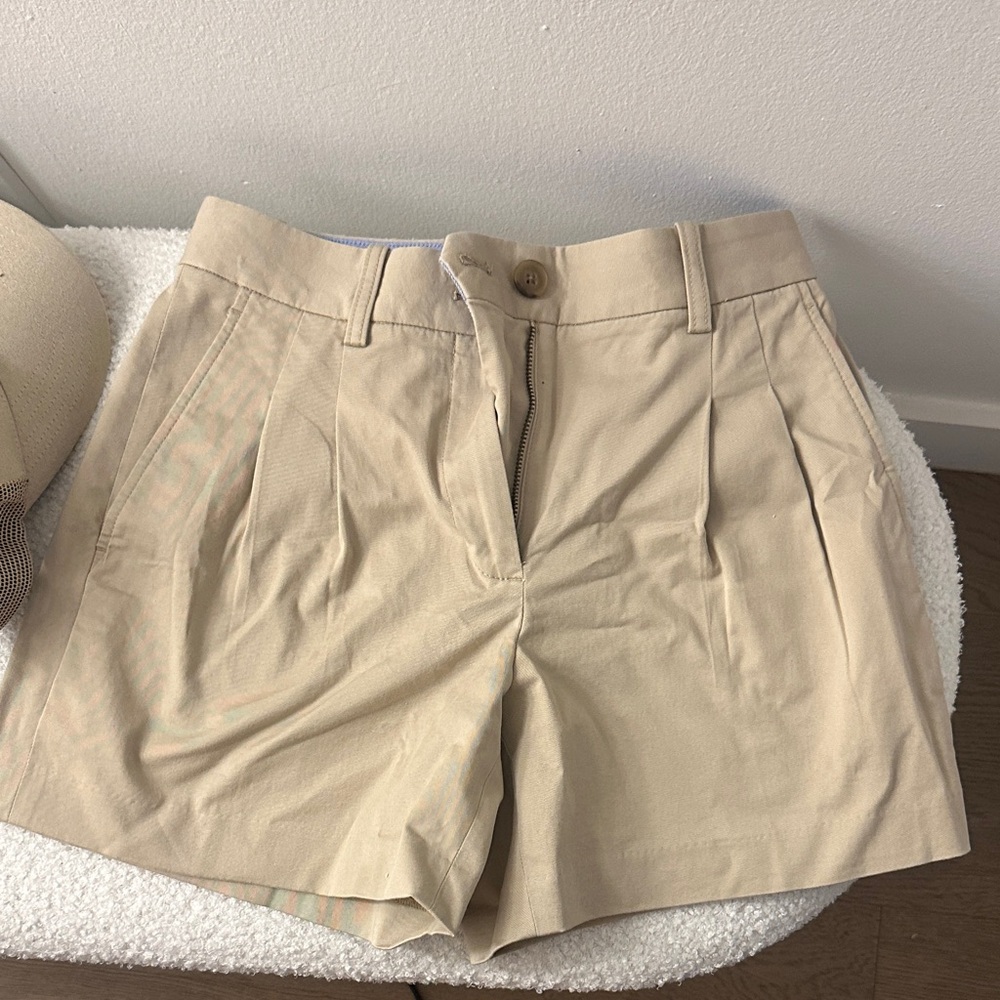 Aritzia Beige Women's Bermudas